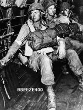 WW II PHOTO/1943 U.S. PARATROOPERS PREPARING TO JUMP/4X6 B W Photo Reprint