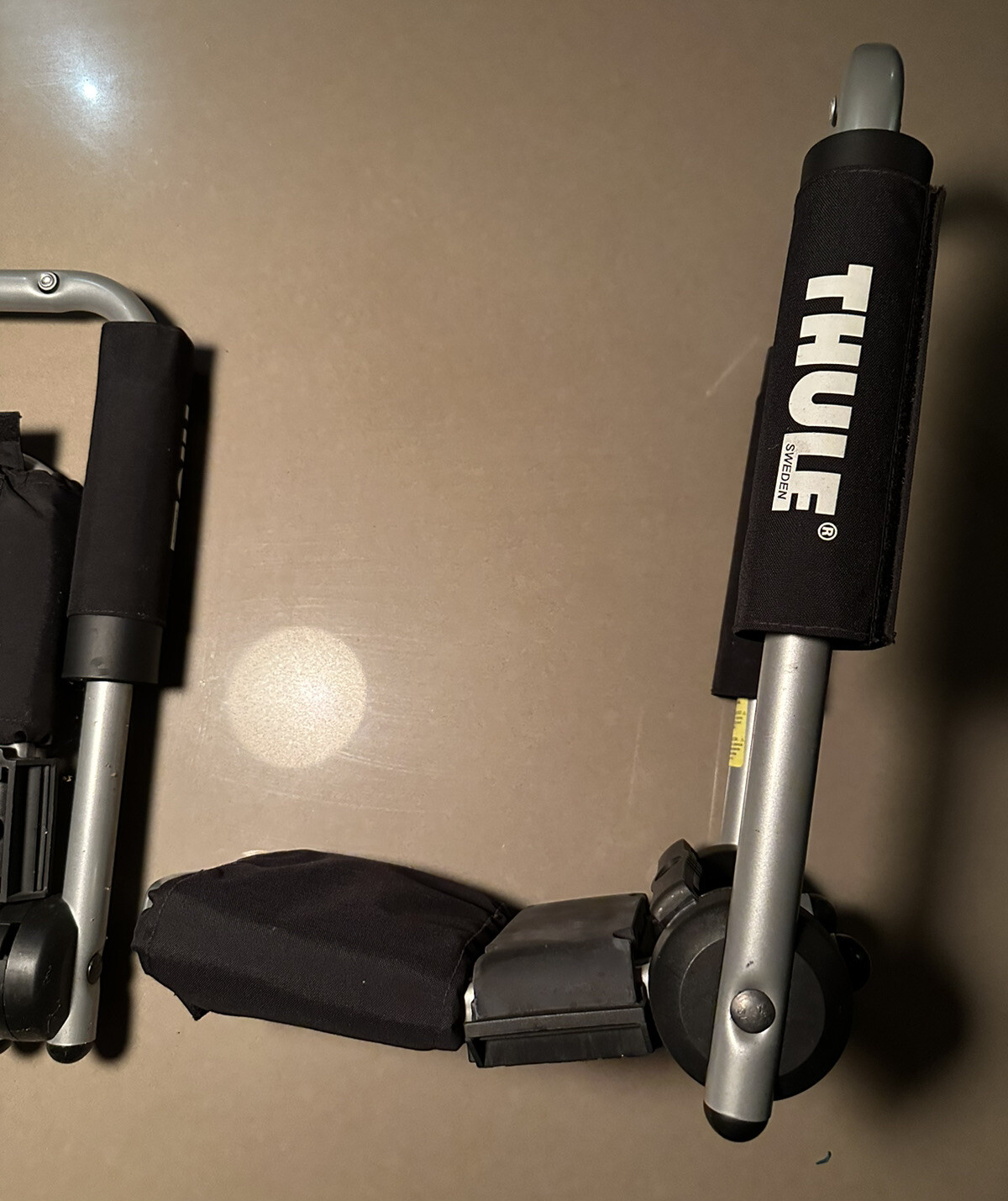Thule HullAPort Pro 835PRO Folding Vertical Kayak Carrier w/ mounting