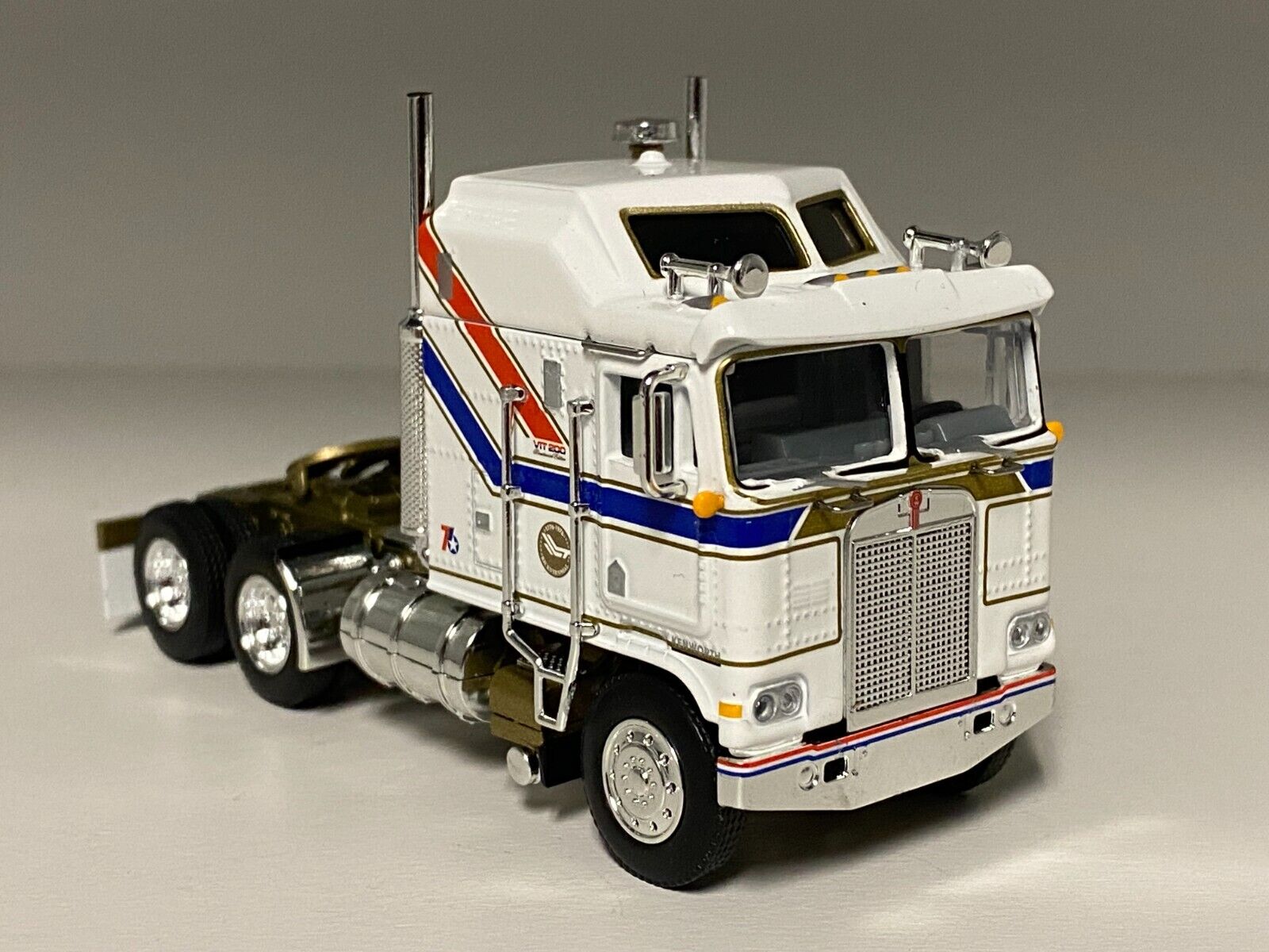 DCP 1/64 BLUE RED & WHITE KENWORTH K100 AERODYNE