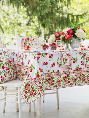 APRIL CORNELL STRAWBERRY BASKET TABLECLOTH