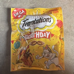 Temptations Birthday Beef & Lobster Flavor Dry Snack Crunchy Soft Adult Cat