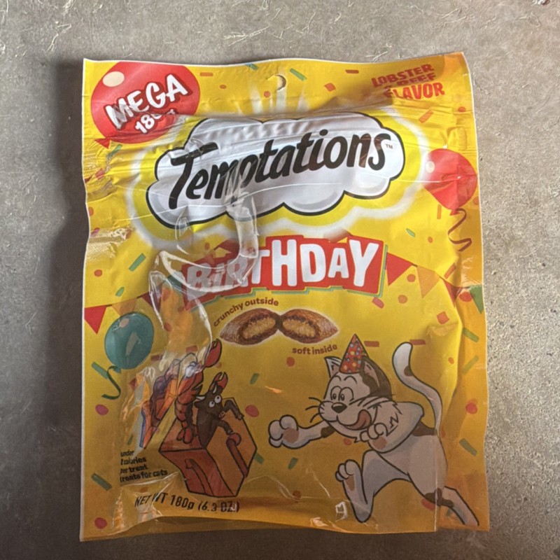 Temptations Birthday Beef & Lobster Flavor Dry Snack Crunchy Soft Adult Cat