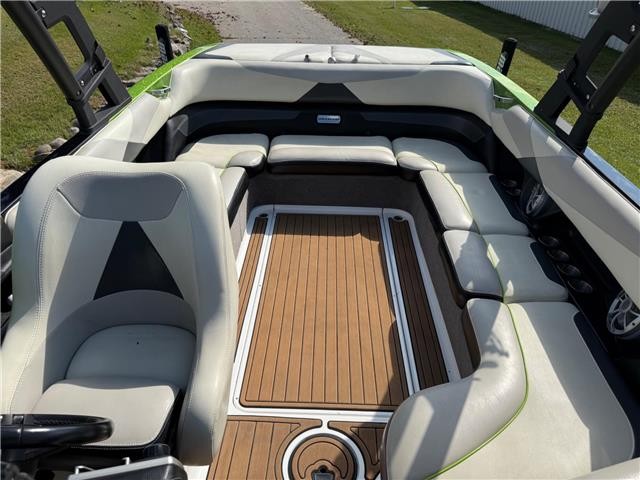 2015 Malibu Wakesetter 23 LSV  Black