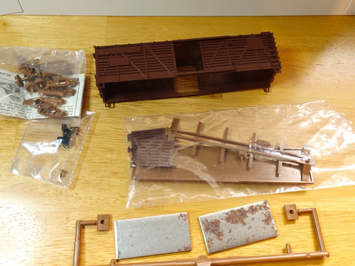 Walthers escala HO 932-3350 40' vagón de stock sin decorar con kit de tren de extremos listones | Zustand: Used