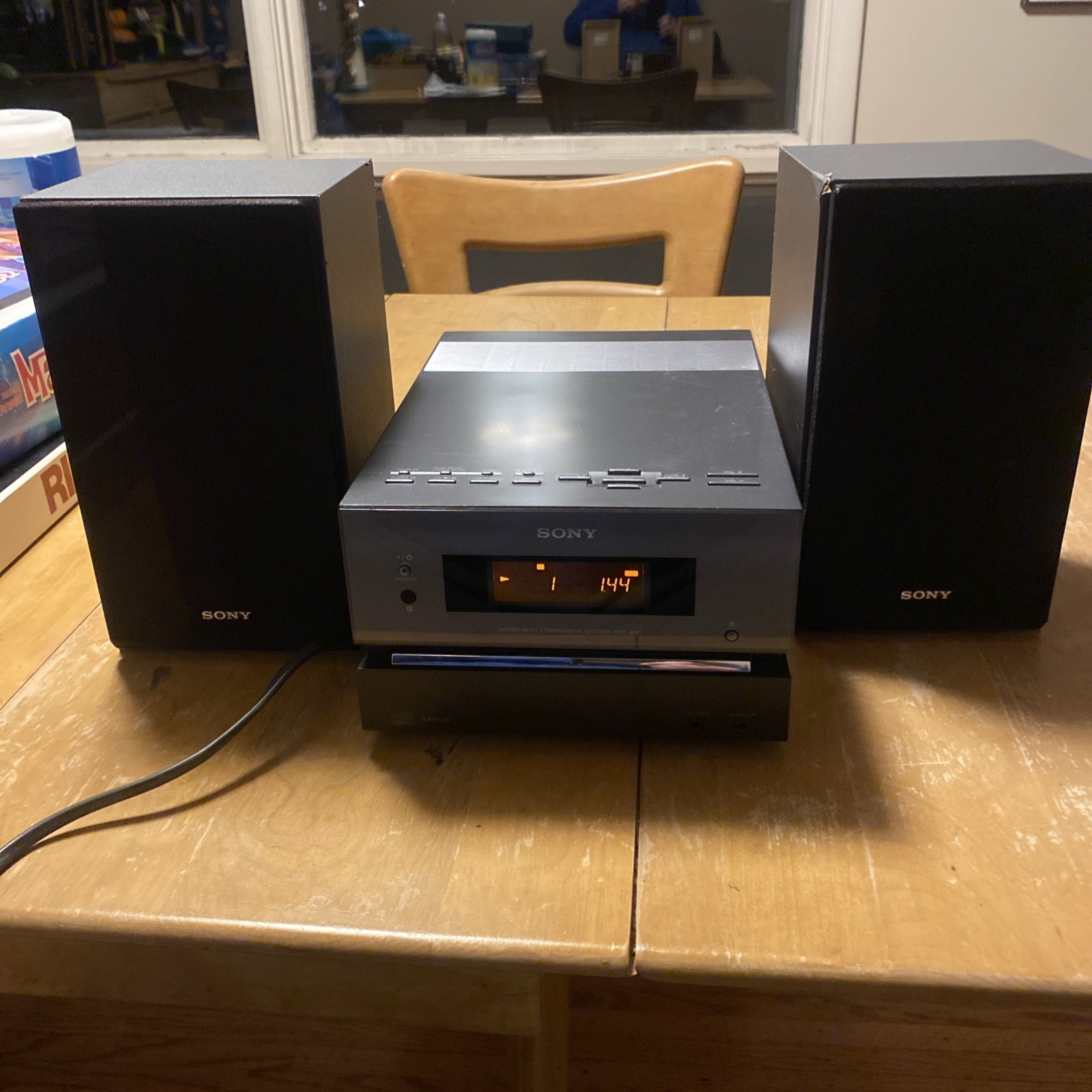 Cd Player Am/fm Radio And Speakers