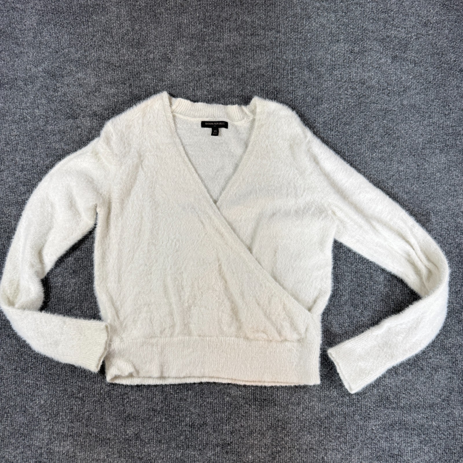 Banana Republic Fluffy Knit Long Sleeve Sweater Womens  XS Ivory
