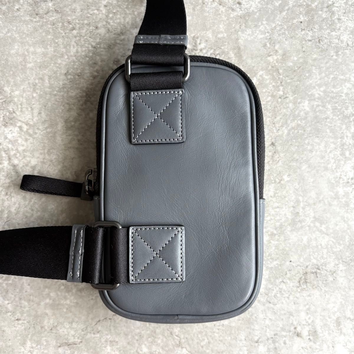 Good Condition COACH Multi Function Phone Ski Sho… - image 4