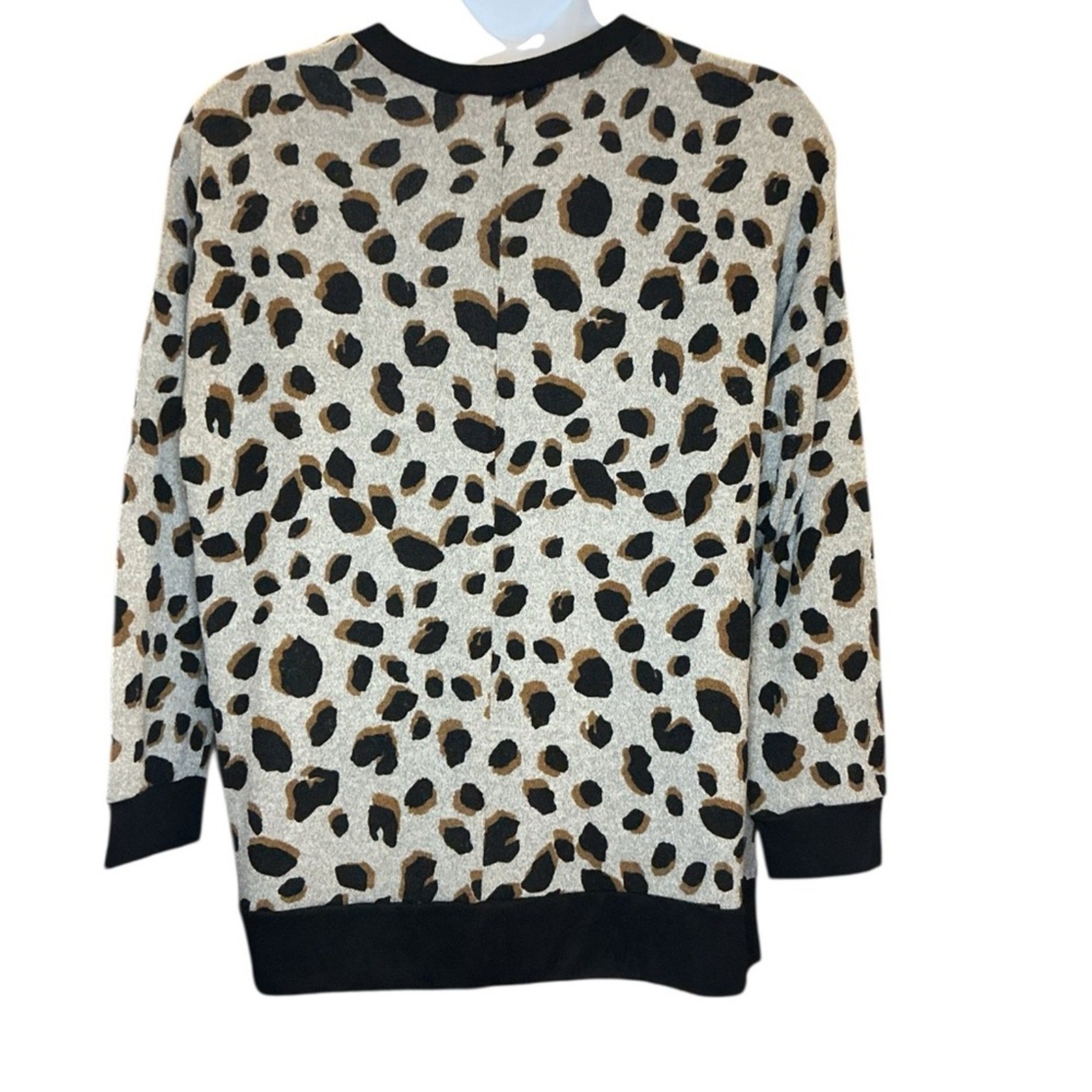 Chic Leopard Print Crew Neck Pullover Medium Loos… - image 6