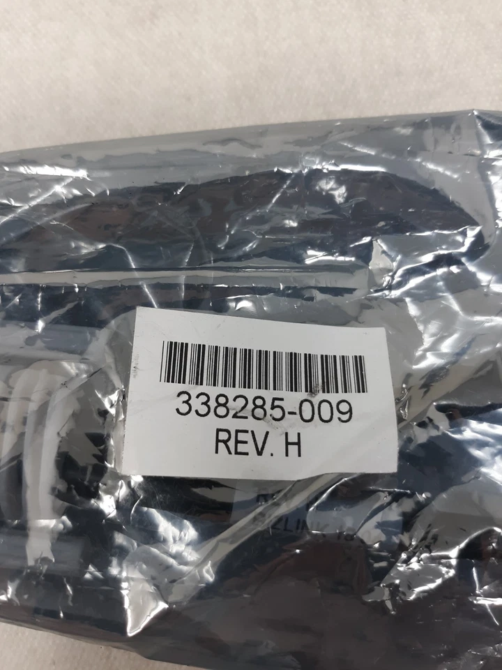 Dell H9361 Single DMS-59 to Dual DVI Splitter Y Cable - Image 2 of 4