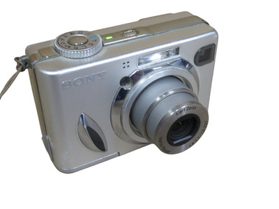 Sony CyberShot DSC-W7 7.2MP Digital Camera Silver