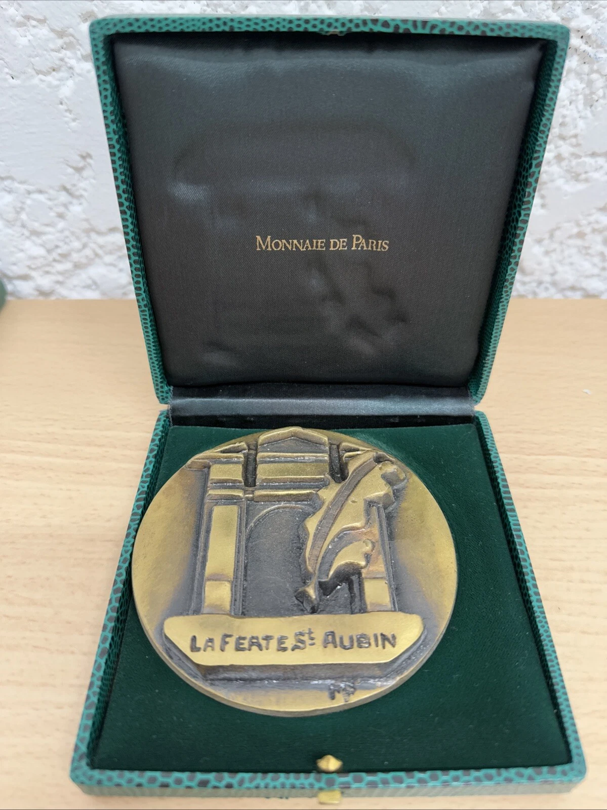 Médaille Ville La Fierté St Aubin En Relief
