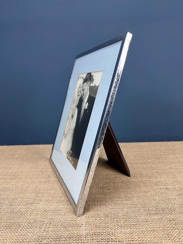 ART DECO VINTAGE CHROME STAYBRITE STYLE FREE STANDING PHOTO PICTURE FRAME - Picture 9 of 10