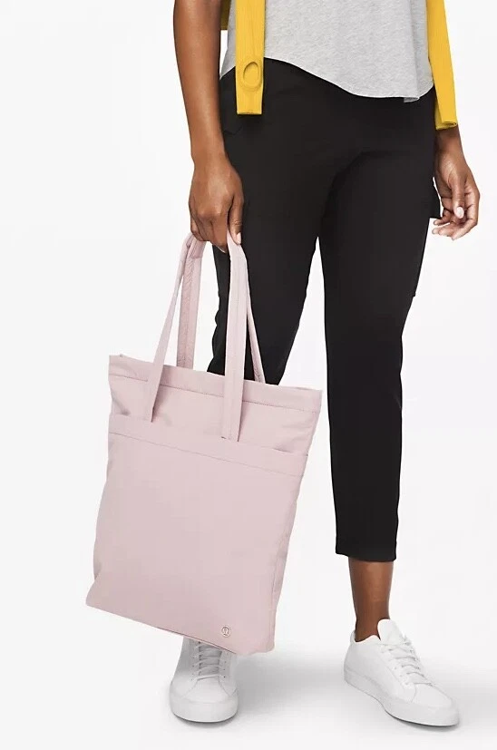 Lululemon on my level tote sale