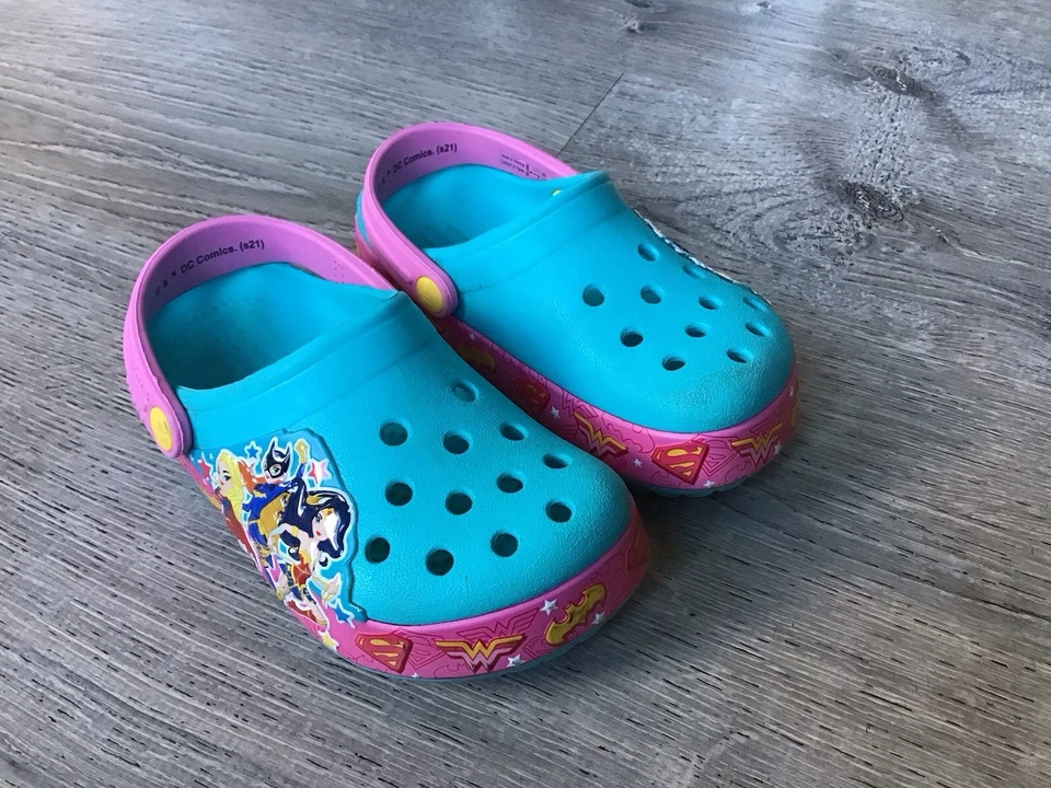 Crocs Shoes FunLab DC Comics Super Hero Wonder Woman Crocband Size Girls 9 C9 - Image 2 of 4