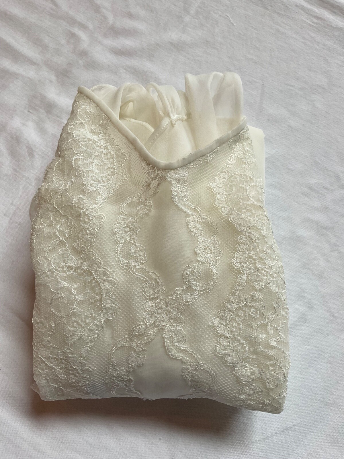 LUXITE by Kayser Vintage Women's Nightgown size 36 white cream Lace  Cottagecore