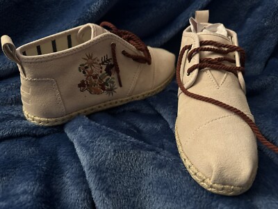 New Toms Shoes Womens Size 7.5 Suede Blush Bota Boots Embroidered Floral