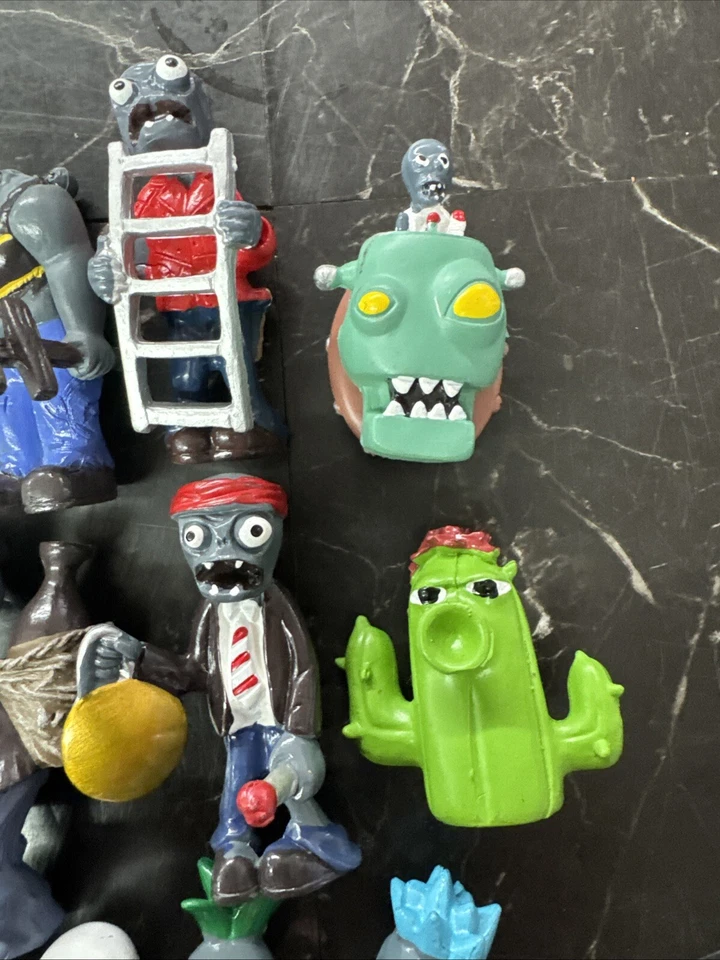 Lote de 15 mini figuras Plants vs. Zombies - Excelente estado Foto 3 de 4