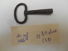 *clé clef  XIXe fer forgé de pendule horloge  n°ss  carré de  3,5mm fort