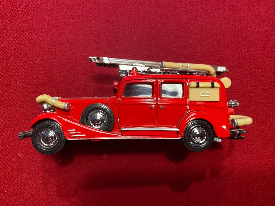 Matchbox Models Of Yesteryear Fire Truck-1933 Cadillac V-16 Wagon GreatCondition - Image 2 of 4