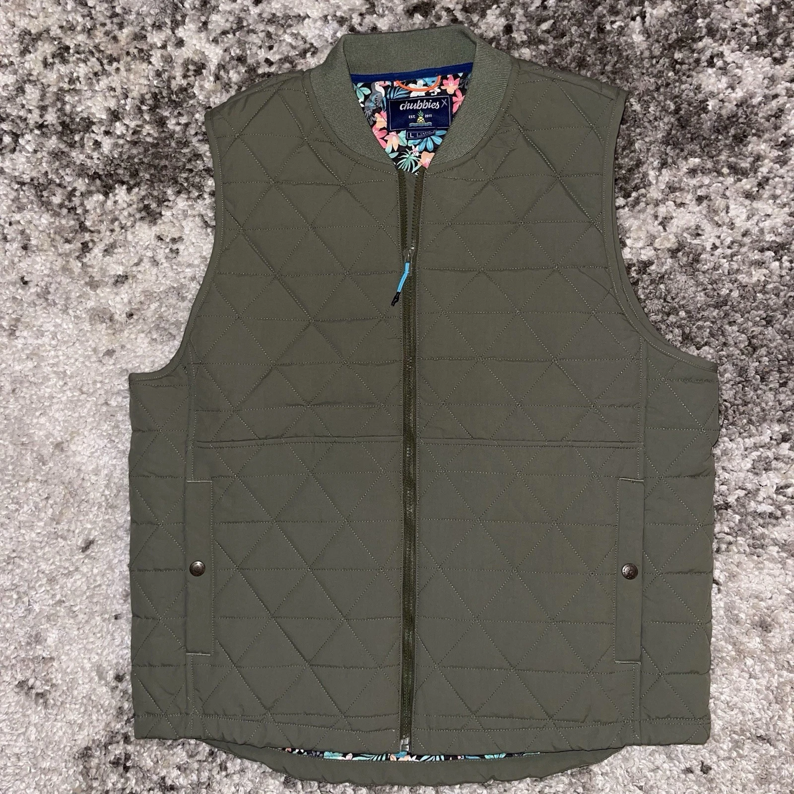 Chubbies Forest Florist Quilted Vest Men’s Large Olive Green Floral Line EUC image 1
