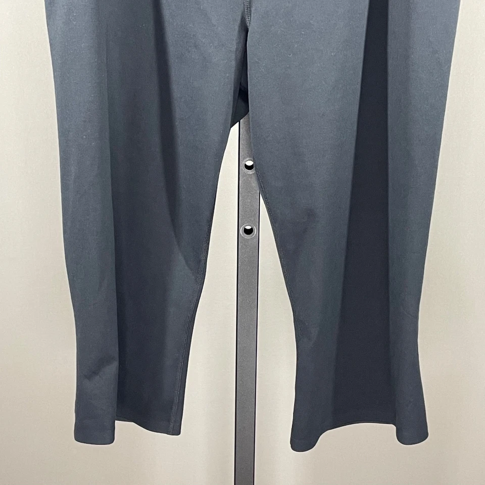 NUEVO Pantalones Under Armour Mujer XL Negro Capri Ajustado Gimnasio Activo Atlético Foto 3 de 4