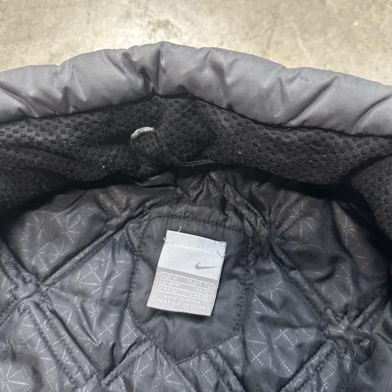 SACAI X NIKE Giacca imbottita uomo vintage Y2K Nike Athletic Spellout taglia M