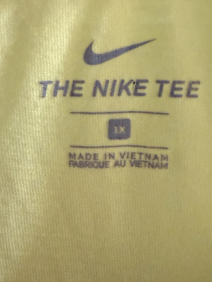 Camisa Nike manga corta amarilla y negra con logotipo gráfico para mujer talla 1X algodón Foto 3 de 4