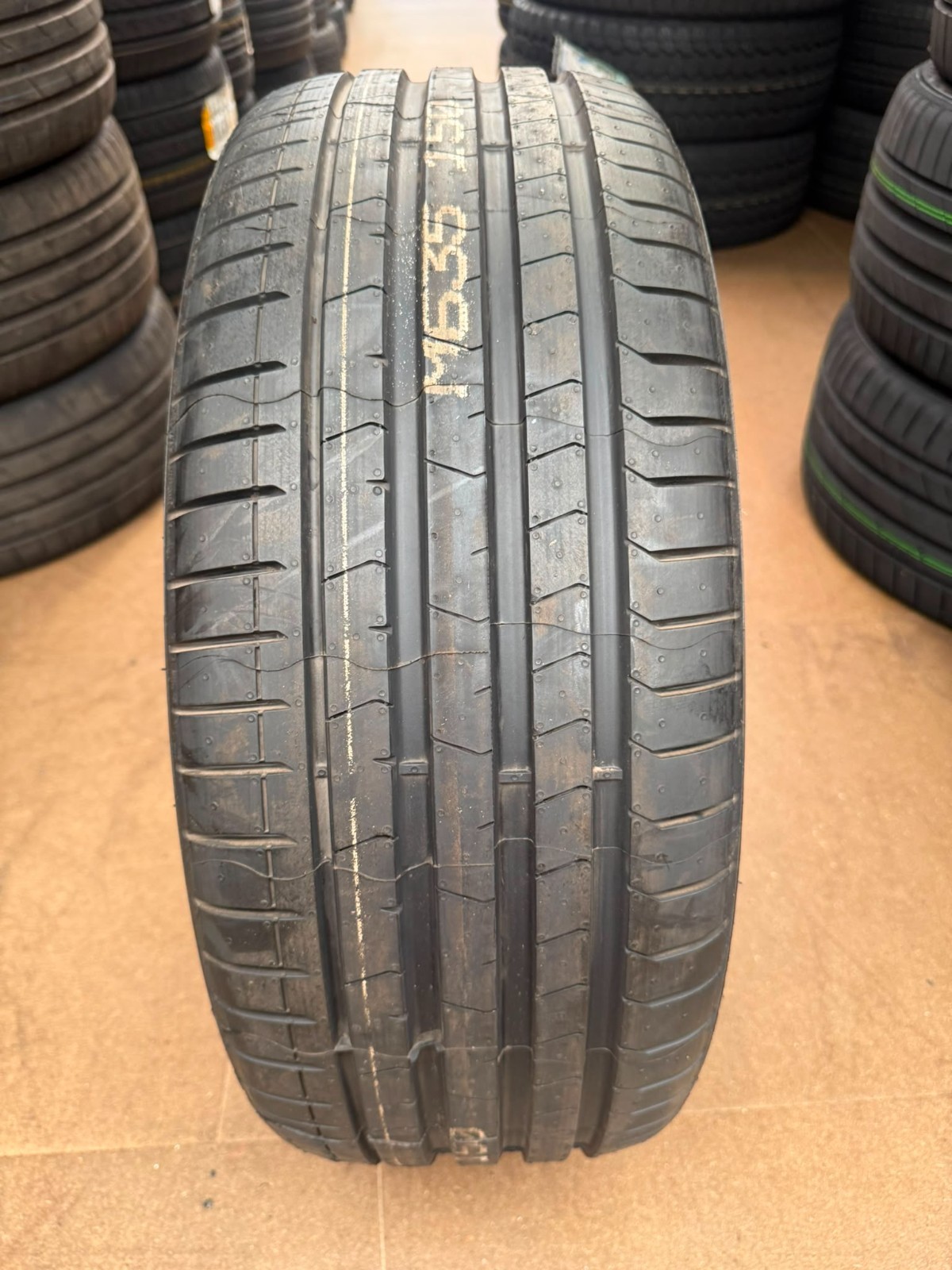 245/35R21 Pirelli P Zero PZ4 96Y XL * BMW Runflat RFT 245 35 21 2453521 2023 dot
