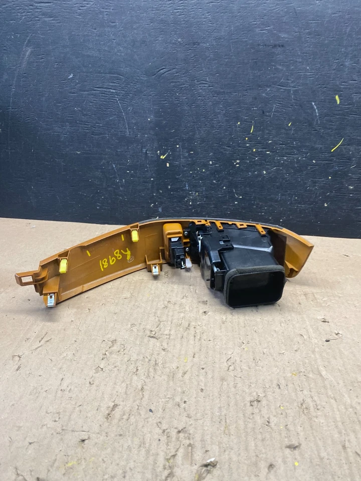 Левый внутренний боковой вентиляционный ободок для Lexus GX470 2003–2007 годов выпуска R8981 DG - Изображение 4 из 4