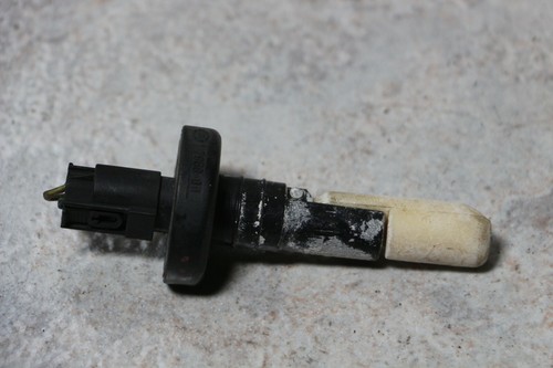 Windshield washer fluid level sensor