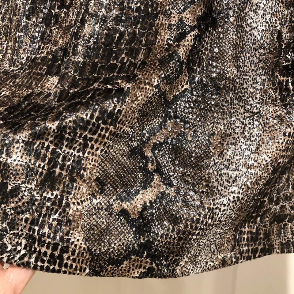 ¡Nuevo! Camiseta con estampado de piel de serpiente cepillada suave de Rozae Nichols con ribete de cuero talla M Foto 4 de 4