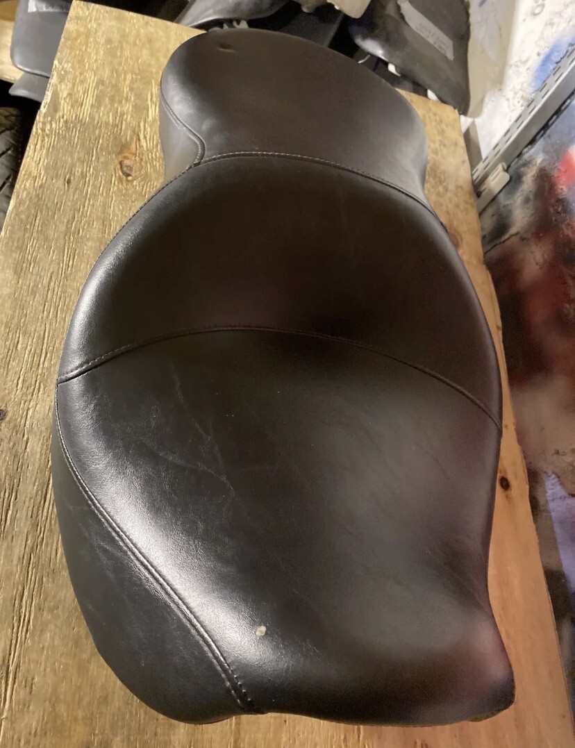 Harley-Davidson Touring Seat RDW 92/61-0067 23672 | Genuine OEM
