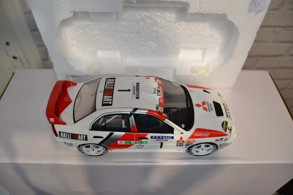 OTTOMOBILE  .  1/18   Mitsubishi Lancer Evo IV  Catalunya     Ref:OT409 . 3000EX - Photo 3/4