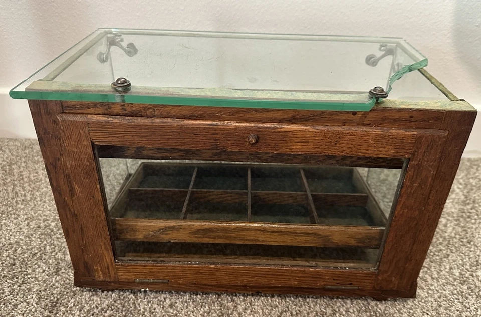 Antigua vitrina de joyería de madera y vidrio para tienda general Chicago años 20 Foto 3 de 4