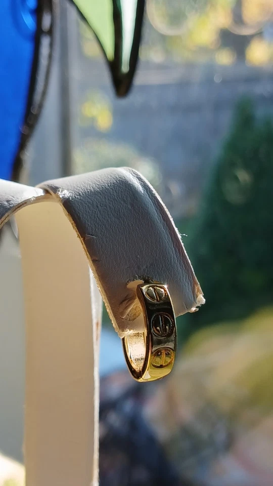 Aros de cabeza de clavo rellenos de oro de 18 K Foto 2 de 4