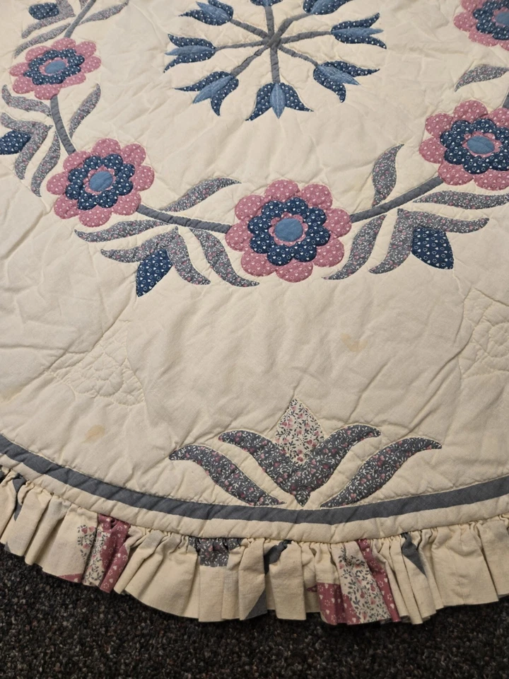 VTG Handmade Floral Pennsylvania Dutch Cheaters Quilt Pink Blue White Round 50" - Image 3 of 4