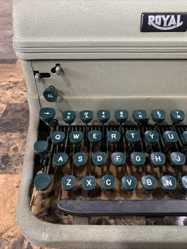 Vintage Royal Manual Typewriter w/ Magic Margin - 第 3/19 張圖片