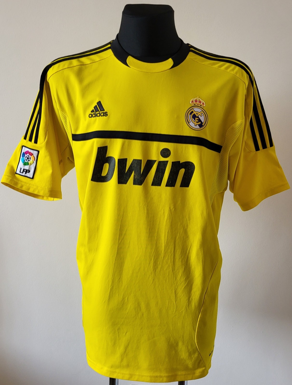 Vintage Real Madrid 2011-2012 Goalkeeper Shirt Adidas Yellow XL Jersey