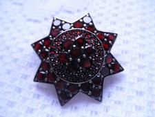 Granat-Brosche, Silber, Stern-Form; schöne Farbe, Ende 19.Jhr.