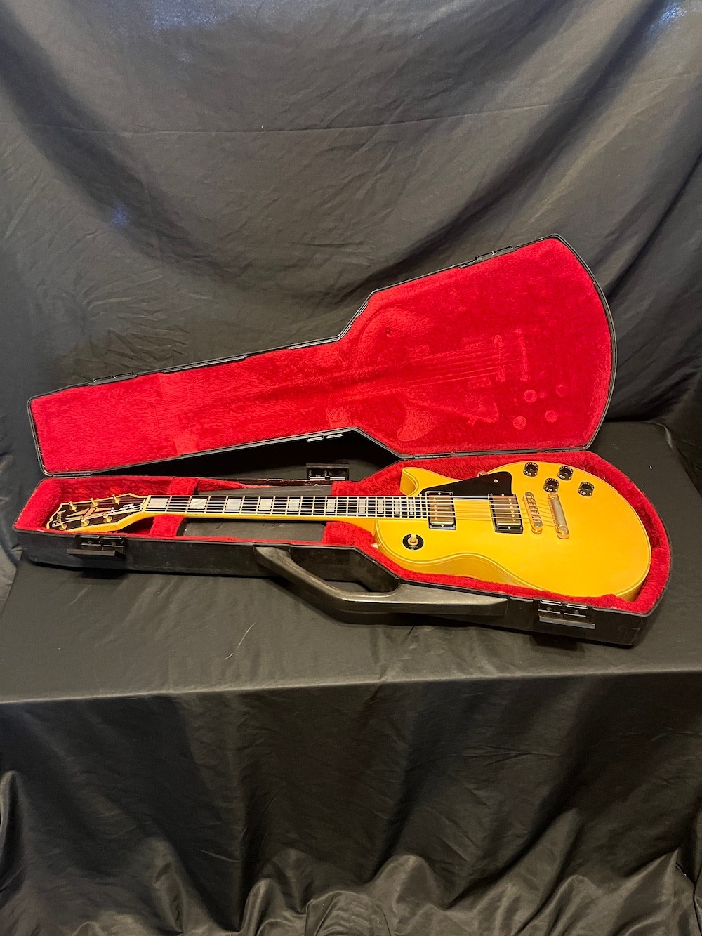 1979 Gibson Les Paul Custom in Alpine White W / Original Chainsaw Case
