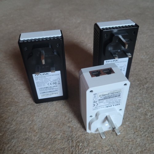 TP-Link TL-PA4020P KIT 2-port AV500 AC Pass Through & 2 x TL-WPA4230P Extender - 第 2/4 張圖片