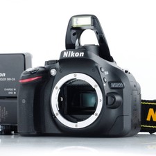 Nikon D5200 DSLR Camera Battery  Charger Used