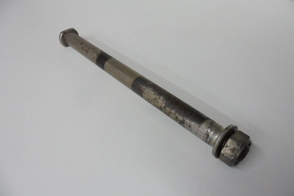 二手 原始设备制造商 10-23 雅马哈 YZ450F / 14-23 YZ250F SWINGARM PIVOT BOLT SHAFT & NUT — 第 4/4 张图片