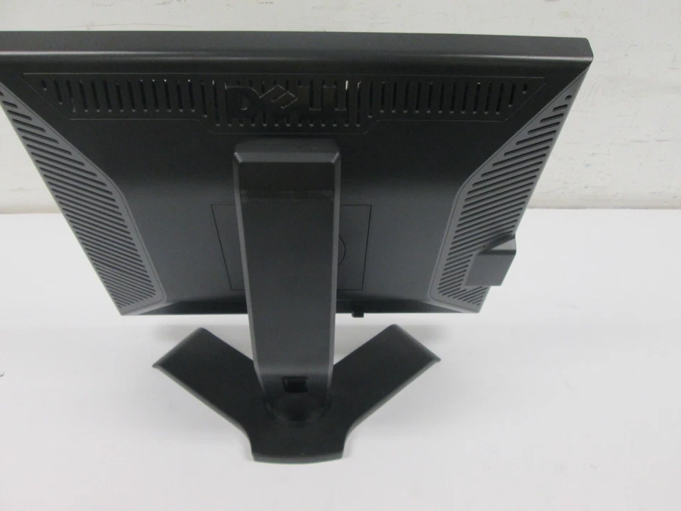 Dell 19" P190st 1280 x 1024 LCD Monitor w/ Adjustable Height Swivel Base - Image 4 of 4