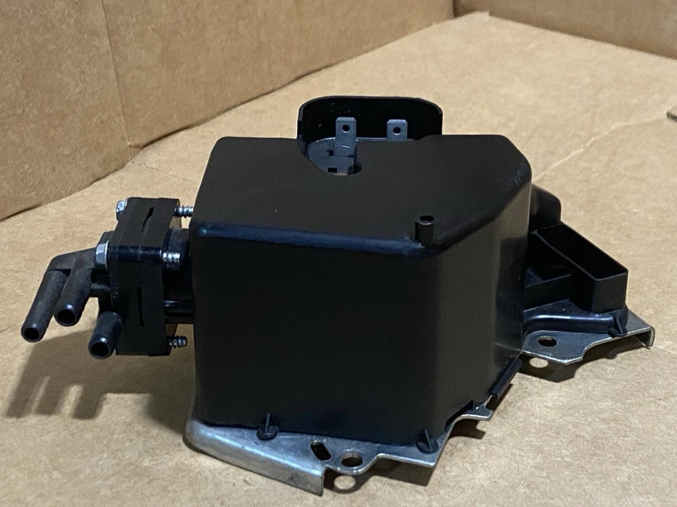 Bomba lavadora parabrisas GM 22029601 - 1981 Riviera Impala Sevilla con limpiaparabrisas de pulso Foto 2 de 4