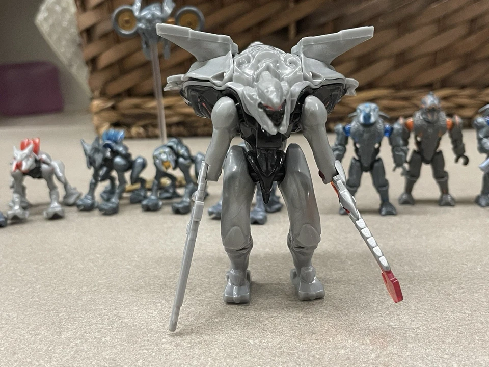 Halo Mega Bloks Construx Promethean Figure Lot Knight Soldier Watcher Crawler - Image 4 of 4