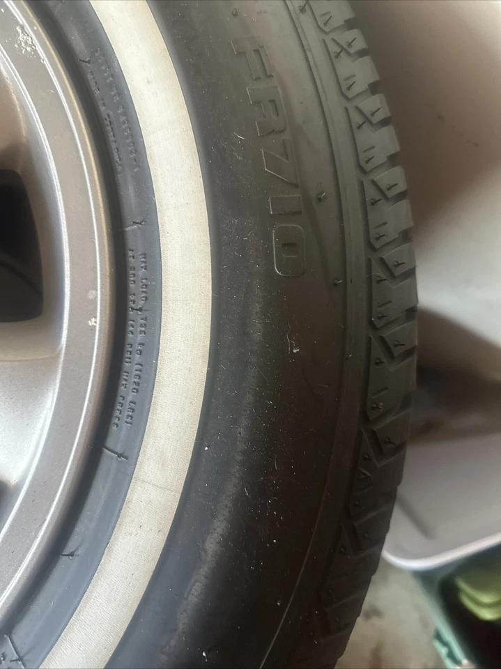 Neumáticos y llantas como nuevas 5 k millas en neumáticos 215/70/15 Foto 3 de 4