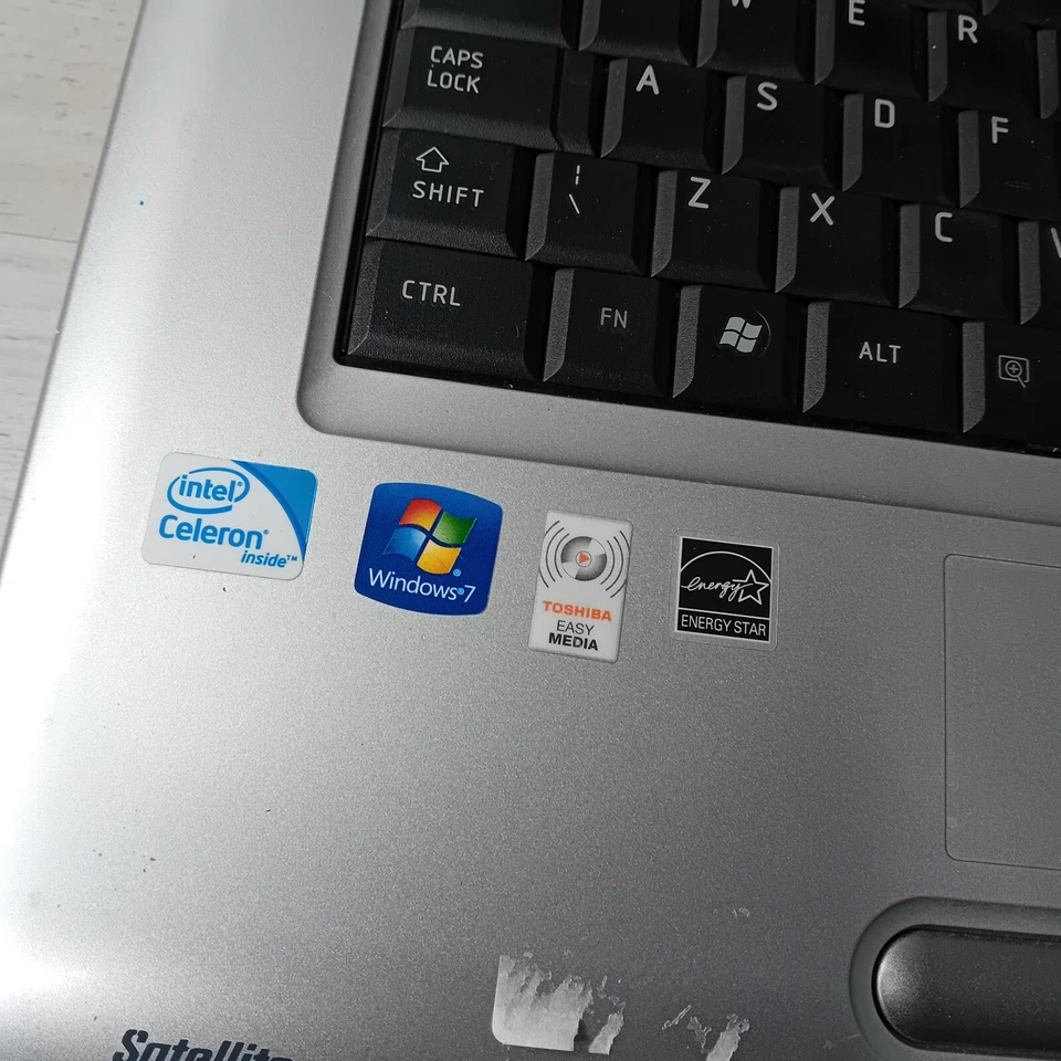TOSHIBA SATELLITE L450-16Q LAPTOP - NOT TESTED SPARES OR REPAIRS PARTS NETBOOK.. - Image 2 of 4