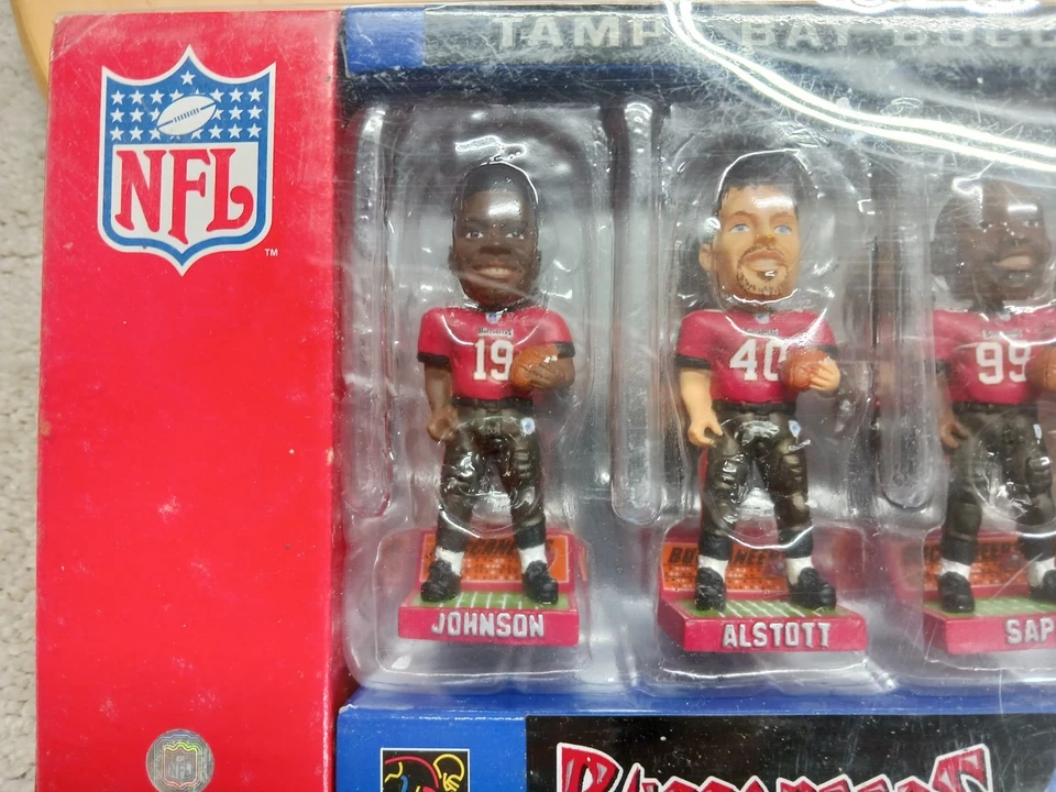 Tampa Bay Buccaneers MINI BOBS MAGNÉTICOS Johnson Alstott Sapp Gruden Nuevo en caja Foto 4 de 4