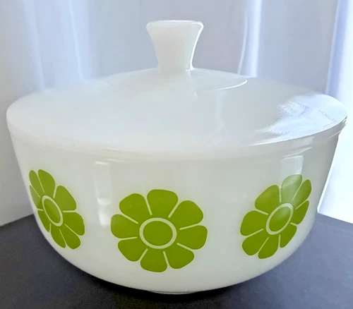 Vintage Federal Glass Green Daisy Covered Casserole Dish / Bowl 8”